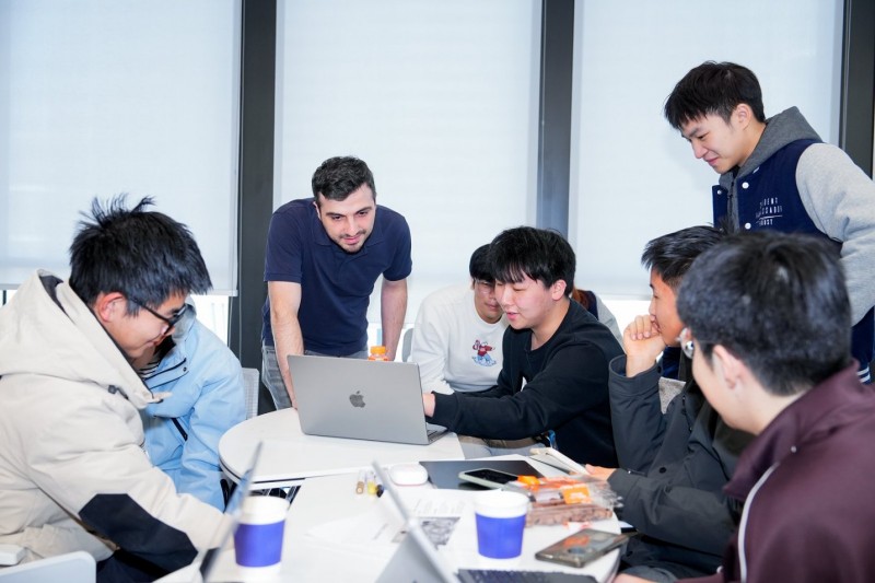 香港科技大学“卓越先修计划”首登上海 ,“AI实践力”冬令营引领上百名高中生沉浸AI实战 新闻资讯 第5张 香港科技大学“卓越先修计划”首登上海 ,“AI实践力”冬令营引领上百名高中生沉浸AI实战 新闻资讯 第5张