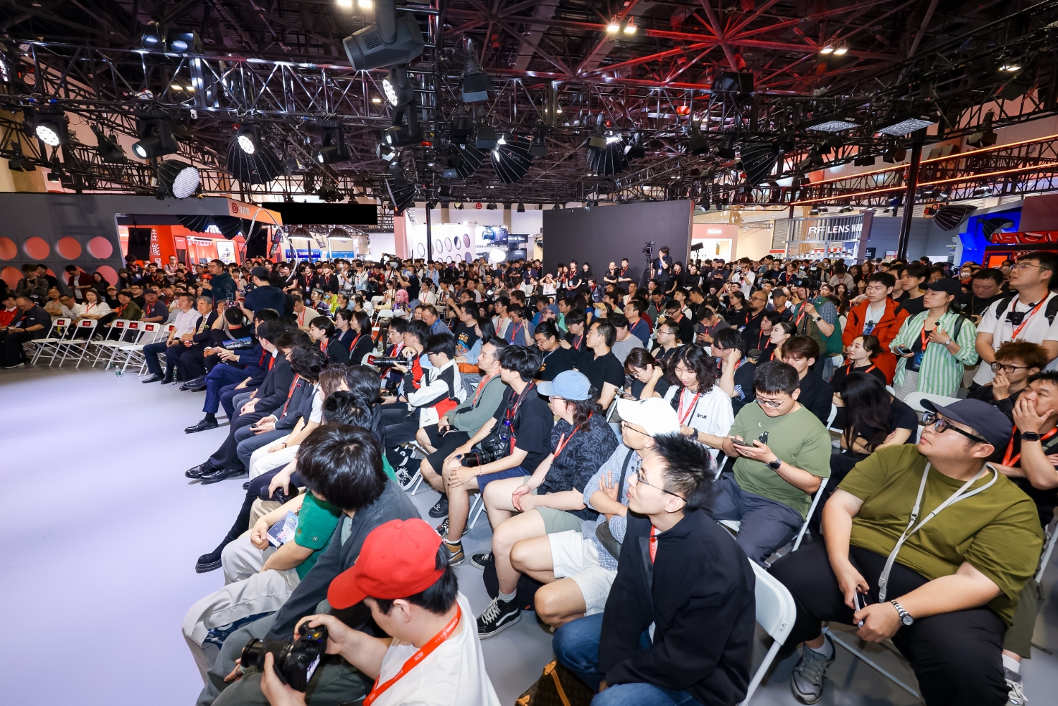 为影像创作者开启“造梦空间” 佳能携多款影像产品亮相2026 CHINA P&E并启动创作者成长计划 国内会展 第5张